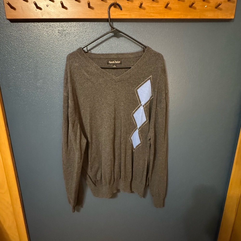 Men’s V Neck Argyle Sweater